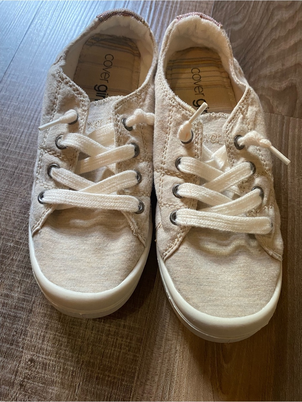COVERGIRL Cream Low-Top Canvas Lace-Up Sneakers